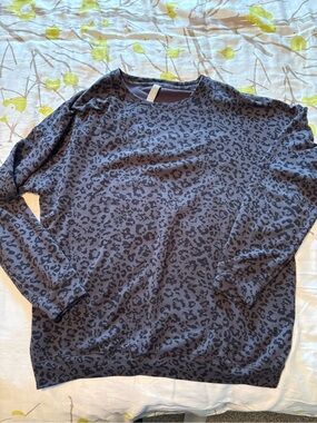 Athleta Charcoal Leopard Print Crewneck Pullover